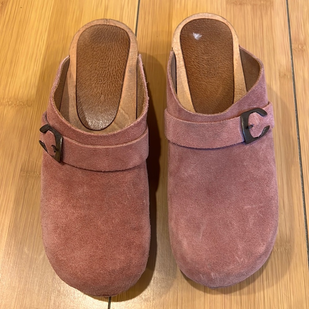 Sanita women’s size 7 clogs